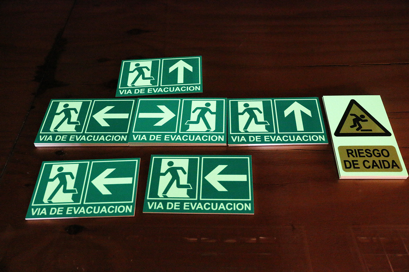 Señaletica Fotoluminiscente Vias Escape y Evacuación